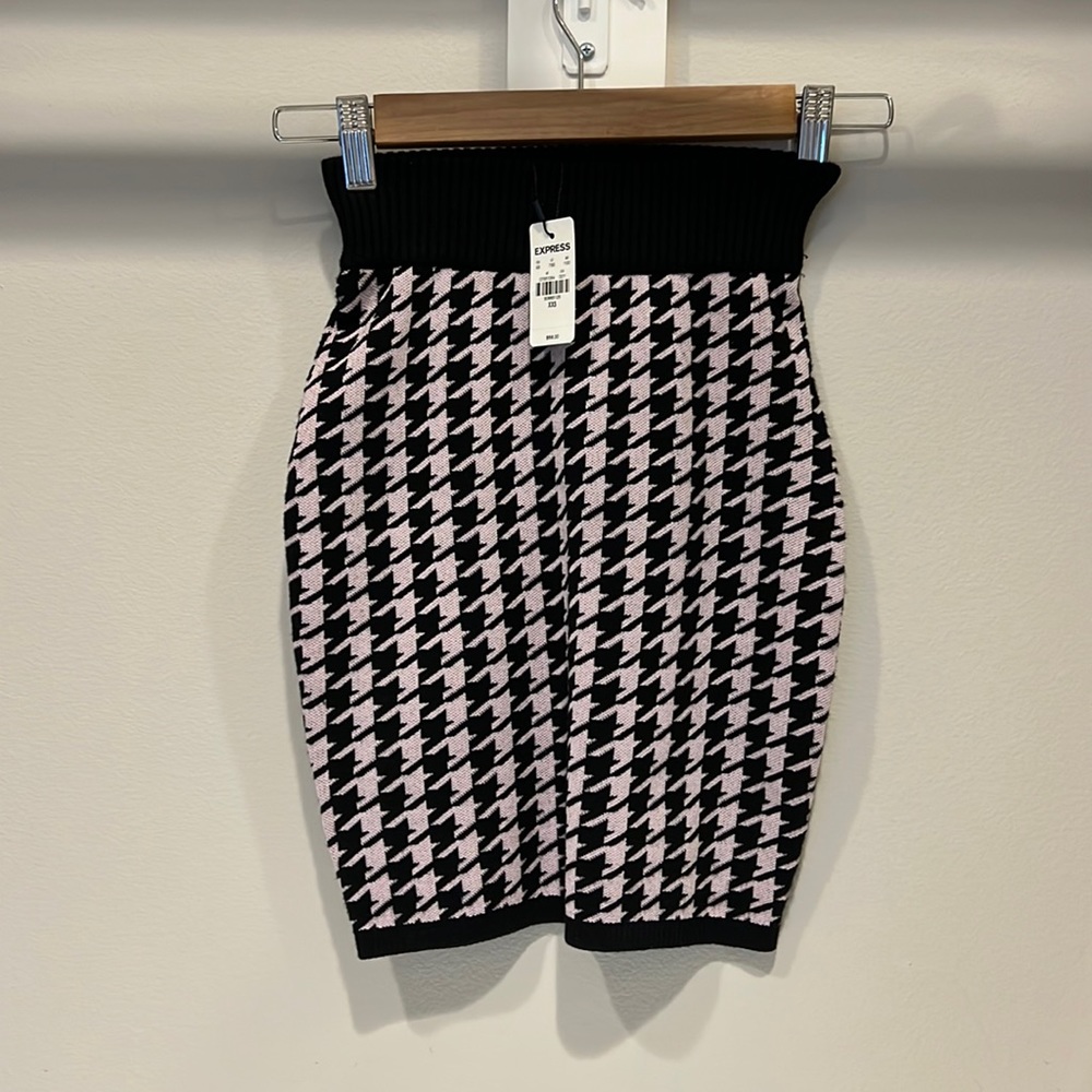 Express NWT XXS Houndstooth Skirt — Knit Black White Mini Warm Winter